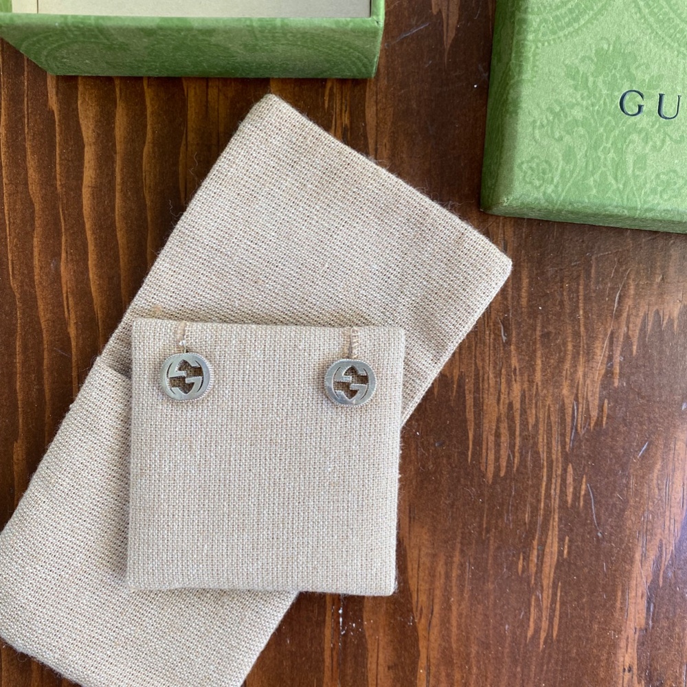 Gucci Interlocking Textured Silver Stud Earrings - image 3